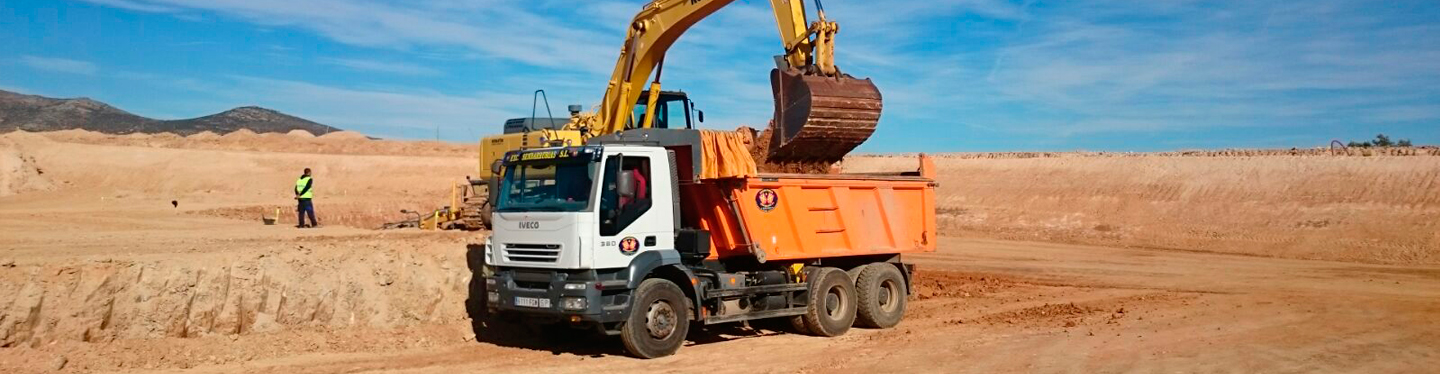 excavaciones en Ciudad Real destacando movimientos de tierras, sellado de vertederos y demoliciones