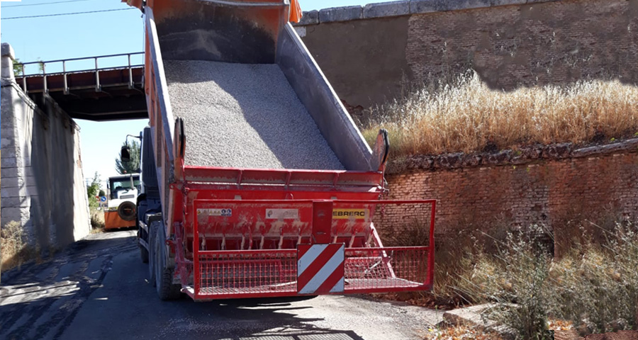 Camiones bañeras, volquetes y camiones Centauro Alquiler de maquinaria en Ciudad Real y alquiler de maquinaria en Toledo